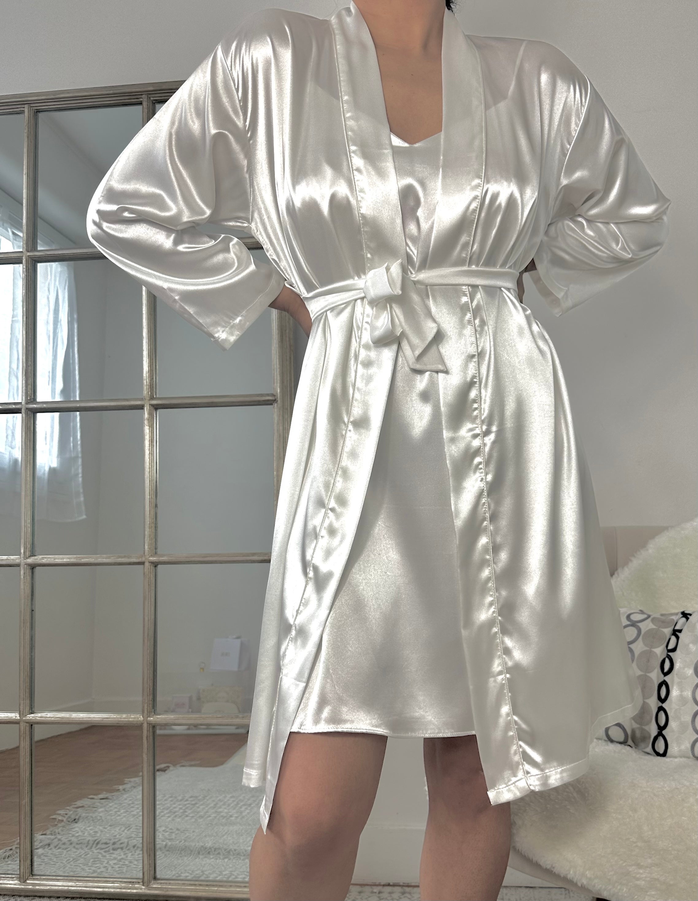 Ensemble blanc (peignoir / nuisette)