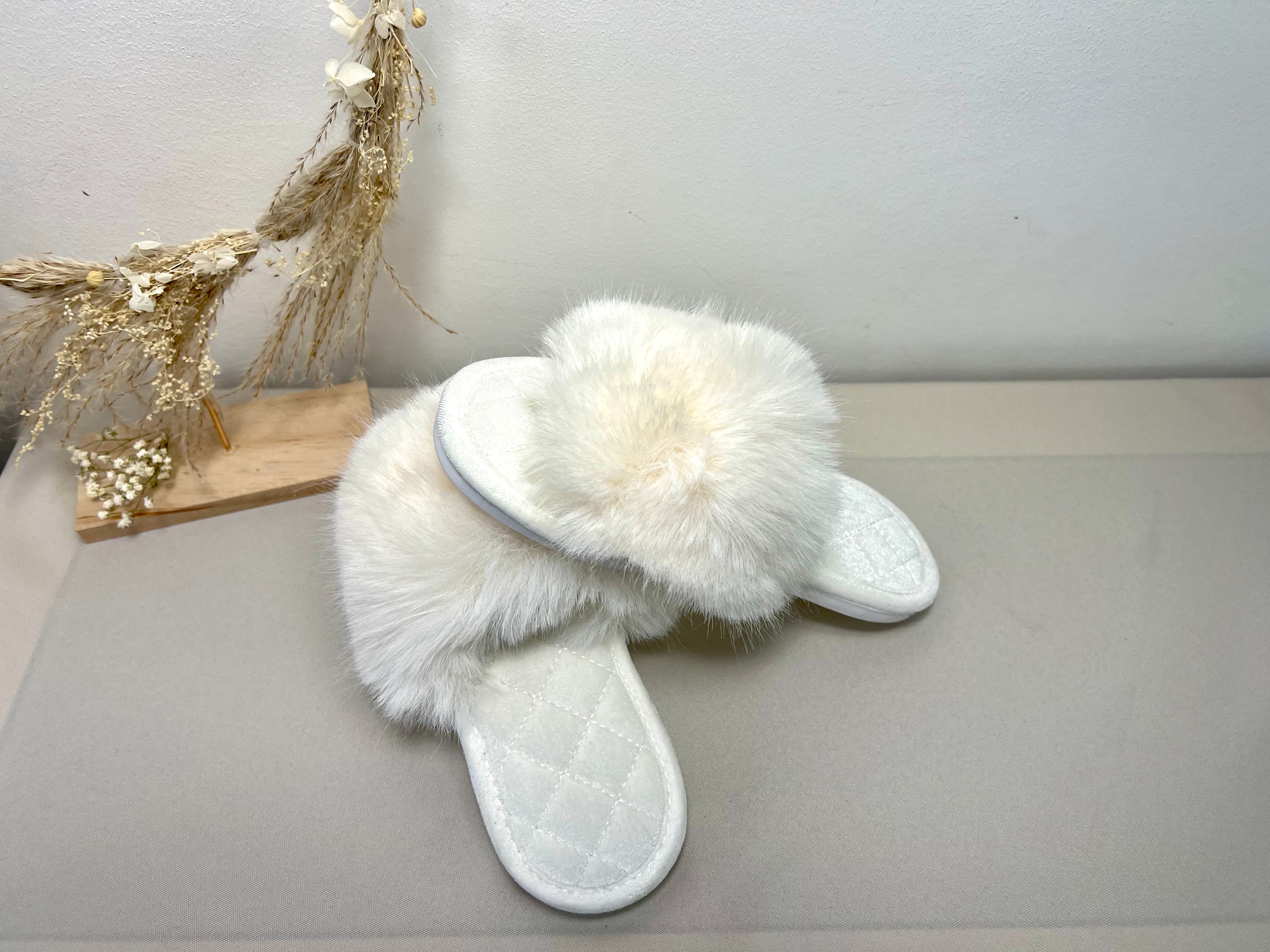 Chaussons plumes écrus