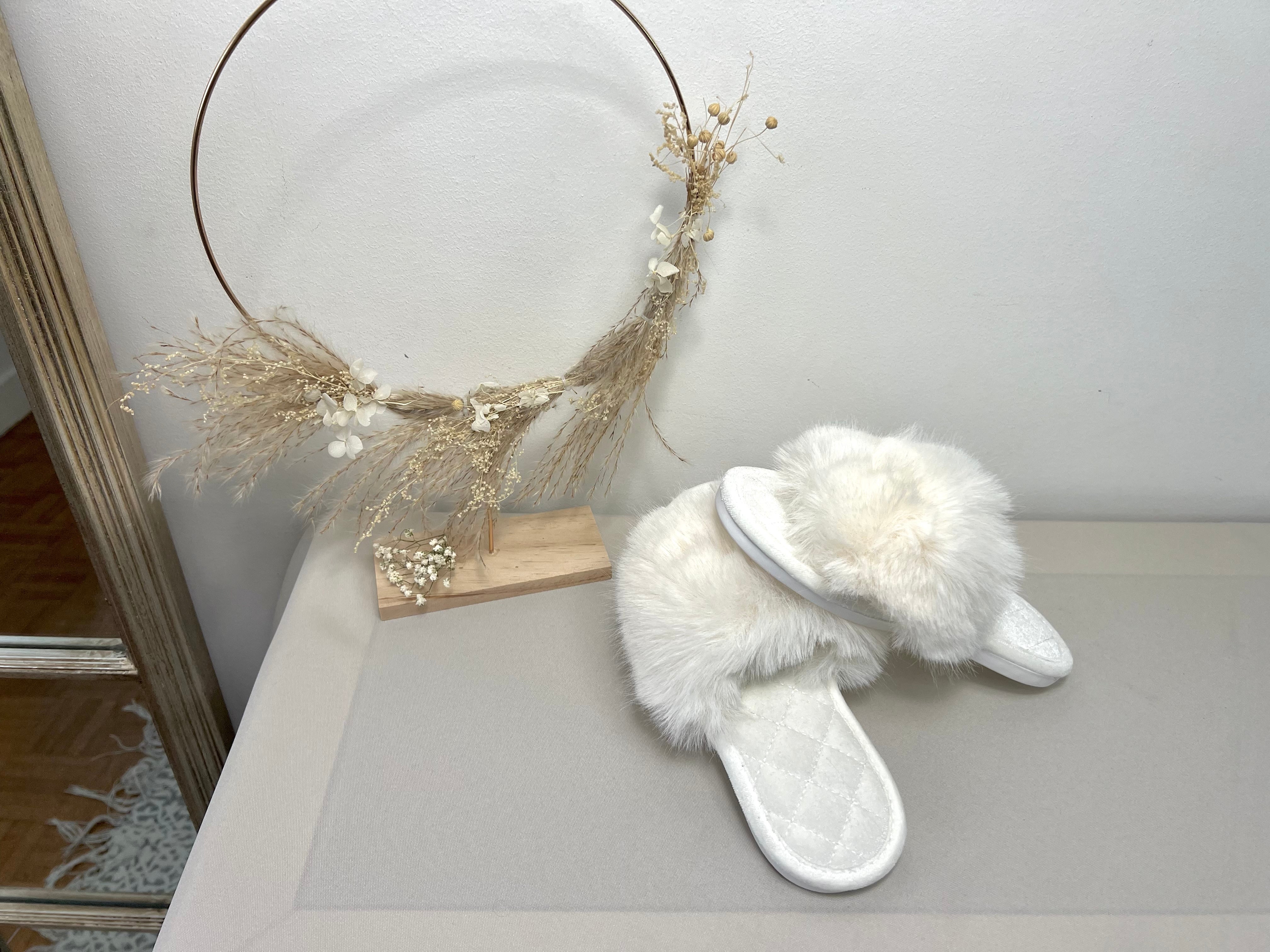 Chaussons plumes écrus